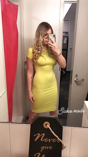 Big ass in an tight yellow dress