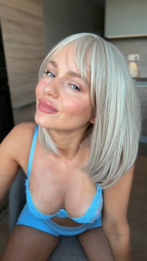 Solo Beautiful Sexy