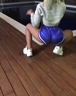 Powerful twerk