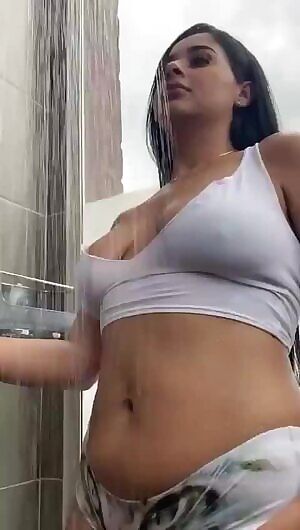 Sexy hot outdoor shower 🔥